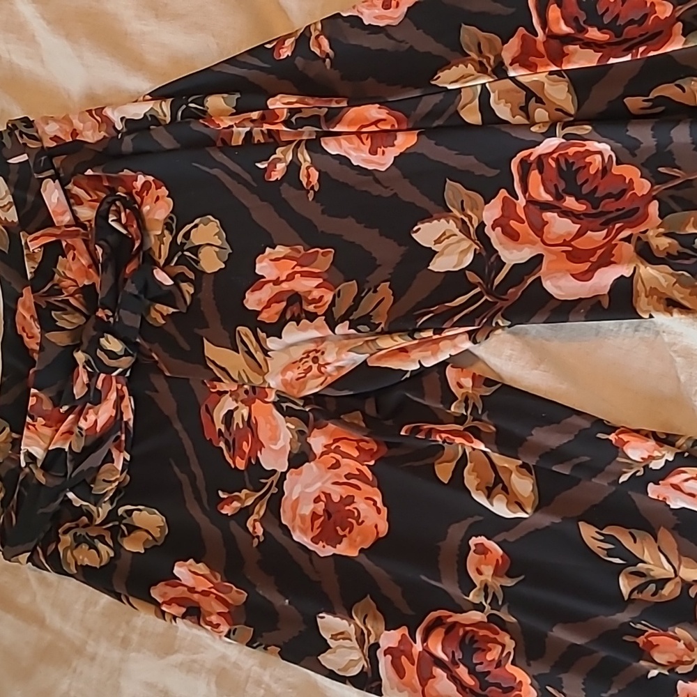Floral dress pants with tie front.
